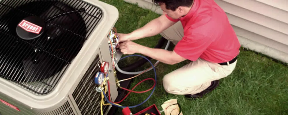 HVAC technician servicing an outdoor air conditioner unit in Fort Lauderdale, FL
